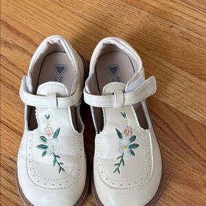 Easter shoes! Floral Embroidered Kids Shoes - Cream Mary Jane size 1